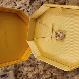 Crystal pendant necklace